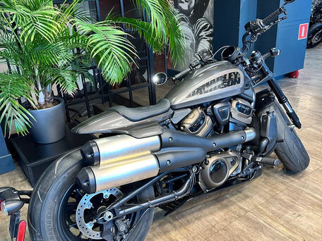 2023 Harley-Davidson Sportster S, серебристый, 1650000 рублей, вид 4