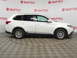 2017 Mitsubishi Outlander III Рестайлинг 2, белый, 2050000 рублей, вид 4