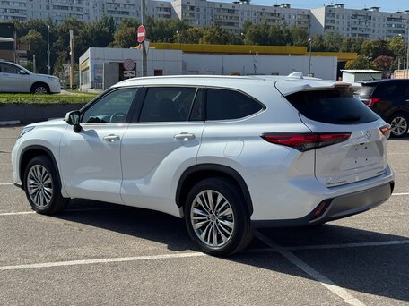 2026 Toyota Highlander IV (XU70), белый, 6300000 рублей, вид 5