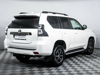 2021 Toyota Land Cruiser Prado 150 Series Рестайлинг 3, белый, 6649000 рублей, вид 5