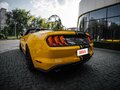 2020 Ford Mustang VI Рестайлинг, жёлтый, 3600000 рублей - вид 3