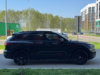 2019 Volkswagen Touareg III, чёрный, 4600000 рублей, вид 4