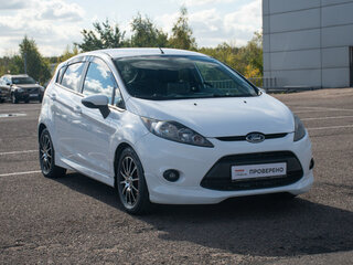 2011 Ford Fiesta Mk6, белый, 698000 рублей, вид 3