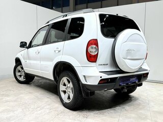 2018 Chevrolet Niva I Рестайлинг, белый, 735000 рублей, вид 3