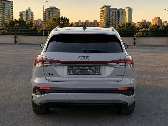 2025 Audi Q4 e-tron 45 quattro I, серый - вид 4