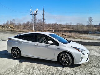 2016 Toyota Prius IV (XW50), белый, 1350000 рублей, вид 4