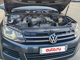 2014 Volkswagen Touareg II, серый, 2600000 рублей, вид 2