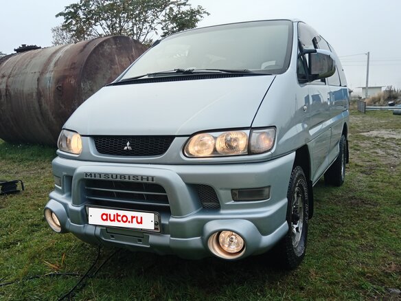 2004 Mitsubishi Delica IV, серебристый, 1600000 рублей - вид 2