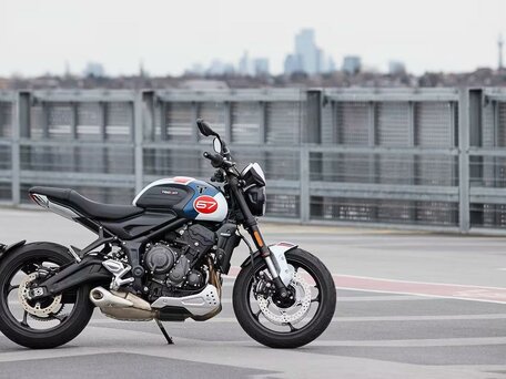 2024 Triumph Trident 660, синий, 1150000 рублей, вид 2