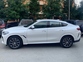 2020 BMW X6 40i III (G06), белый, 8300000 рублей, вид 4