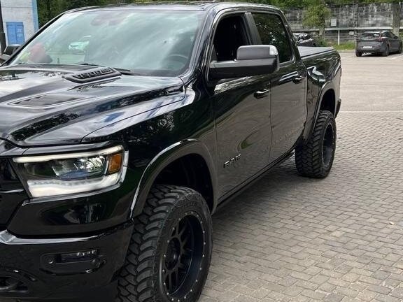 2018 Ram 1500 Crew Cab V, чёрный, 5800000 рублей - вид 1