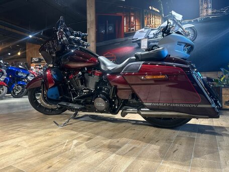 2018 Harley-Davidson CVO Street Glide, пурпурный, 3950000 рублей, вид 3