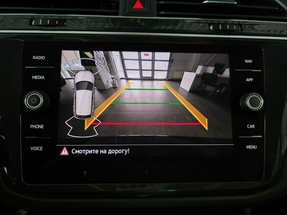2021 Volkswagen Tiguan II Рестайлинг, чёрный, 3099000 рублей - вид 16