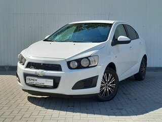 2014 Chevrolet Aveo II, белый, 749000 рублей, вид 1