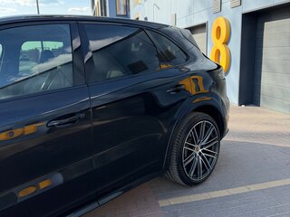 2019 Porsche Cayenne III, чёрный, 5800000 рублей, вид 3