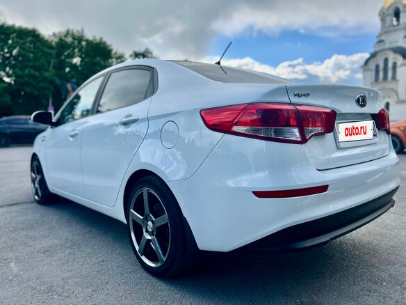 2016 Kia Rio III Рестайлинг, белый, 1000000 рублей - вид 6