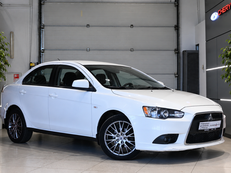 2013 Mitsubishi Lancer X Рестайлинг, белый, 679000 рублей, вид 1