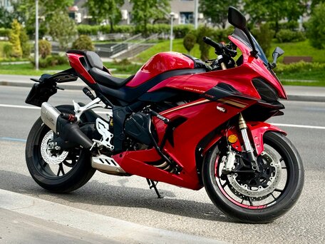 2025 QJMotor SRK 800 RR, красный, 690000 рублей, вид 1