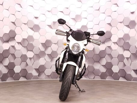 2013 Suzuki SFV 650 Gladius, белый, 449000 рублей, вид 5