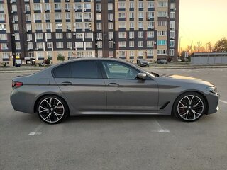 2021 BMW 5 серии 530i VII (G30/G31/G38) Рестайлинг, серый, 5190000 рублей, вид 3