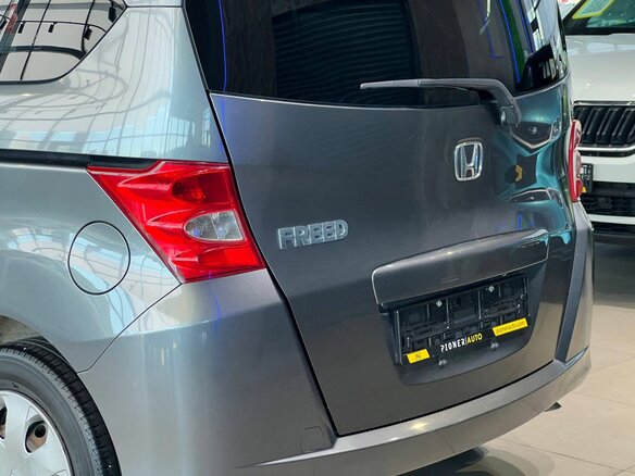 2010 Honda Freed I, серый, 950000 рублей - вид 8