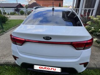 2019 Kia Rio IV, белый, 989000 рублей, вид 4