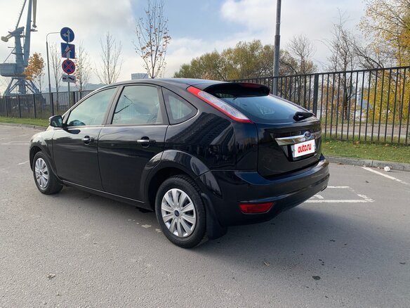 2009 Ford Focus II Рестайлинг, чёрный, 485000 рублей - вид 2