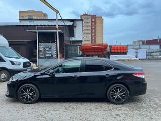 2022 Toyota Camry VIII (XV70) Рестайлинг, чёрный, 2500000 рублей, вид 4