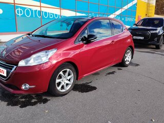 2013 Peugeot 208 I, красный, 740000 рублей, вид 1