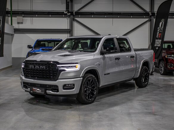 2026 Ram 1500 Crew Cab eTorque V Рестайлинг, серебристый, 11300000 рублей