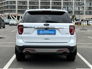 2017 Ford Explorer V Рестайлинг, белый, 2429000 рублей, вид 4