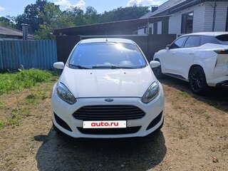 2015 Ford Fiesta Mk6 Рестайлинг, белый, 690000 рублей, вид 2