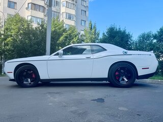 2018 Dodge Challenger III Рестайлинг 2, белый, 3850000 рублей, вид 4