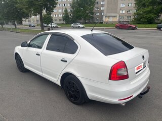 2011 Skoda Octavia II (A5) Рестайлинг, белый, 650000 рублей, вид 4