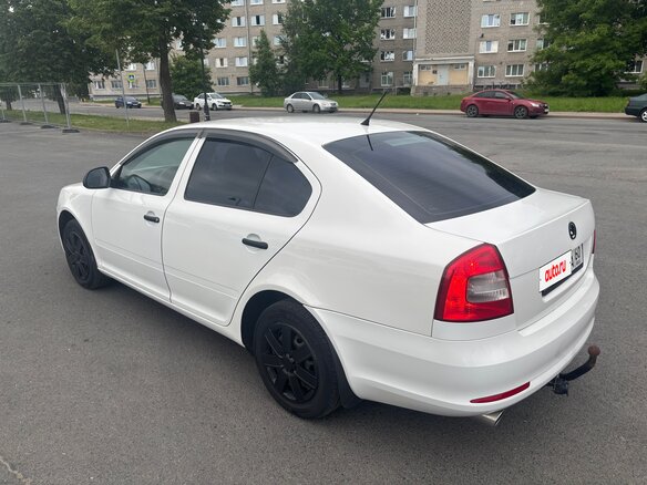 2011 Skoda Octavia II (A5) Рестайлинг, белый, 650000 рублей - вид 3