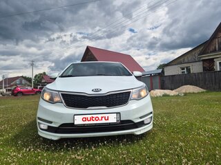 2015 Kia Rio III Рестайлинг, белый, 1250000 рублей, вид 3