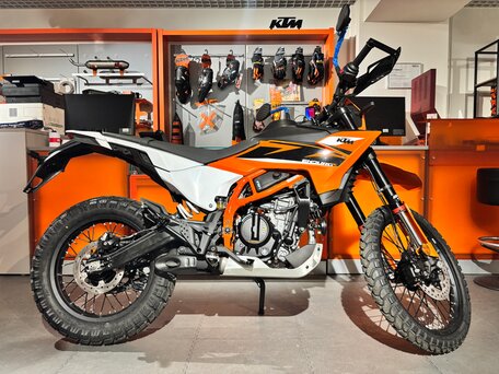 2026 KTM 125 Enduro R, оранжевый, 900000 рублей, вид 2