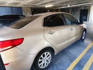 2015 Kia Rio III Рестайлинг, бежевый, 720000 рублей, вид 4