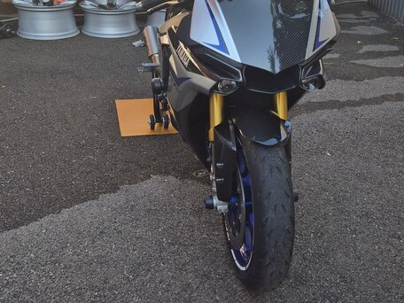 2015 Yamaha YZF-R1M, серый, 1700000 рублей, вид 2