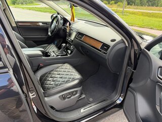 2018 Volkswagen Touareg II Рестайлинг, чёрный, 3490000 рублей, вид 5