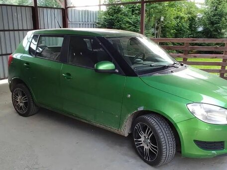 2011 Skoda Fabia II Рестайлинг, зелёный, 360000 рублей, вид 4