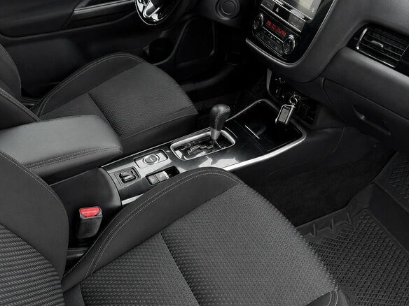 2019 Mitsubishi Outlander III Рестайлинг 3, серебристый, 1920000 рублей - вид 17