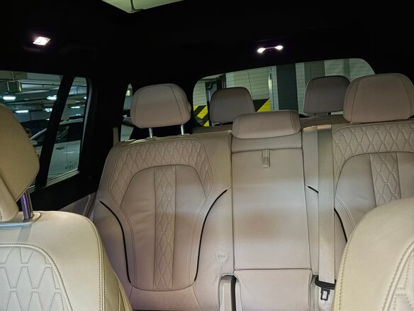 2020 BMW X7 30d I (G07), чёрный, 8700000 рублей - вид 28