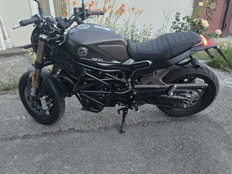 2023 Benelli Leoncino 800, чёрный, 599999 рублей, вид 2