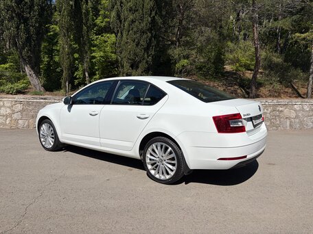2018 Skoda Octavia III (A7) Рестайлинг, белый, 1690000 рублей, вид 5