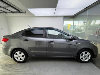2016 Kia Rio III Рестайлинг, серый, 960000 рублей, вид 4