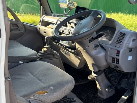 2001 Toyota Dyna, белый, 800000 рублей, вид 5
