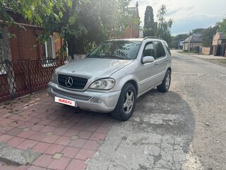 2002 Mercedes-Benz M-Класс 500 I (W163) Рестайлинг, серебристый, 650000 рублей, вид 1
