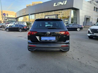 2020 Volkswagen Tiguan II Рестайлинг, чёрный, 2850000 рублей, вид 5