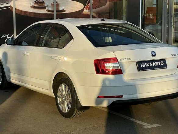 2017 Skoda Octavia III (A7) Рестайлинг, белый, 1689000 рублей - вид 6